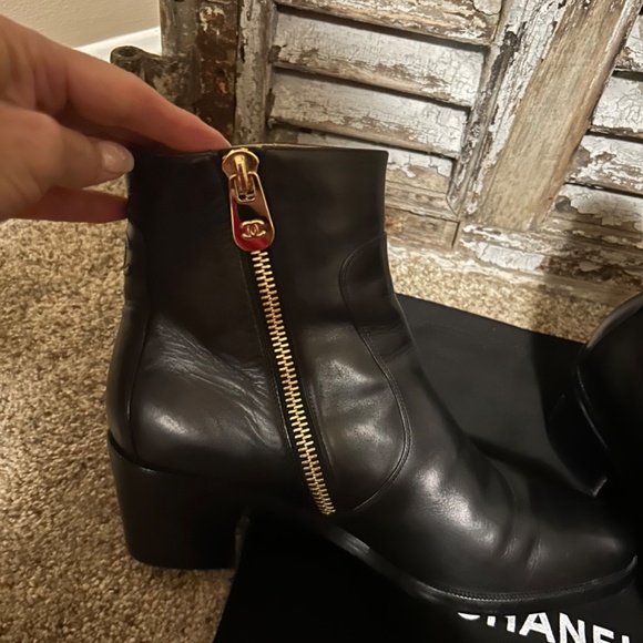 Chanel ankle boots logo/ double gold zippers 39 with logos. Wood heel - Picture 6 of 14